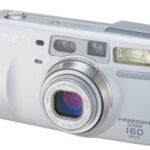 Minolta Freedom Zoom 160 Date 35mm Camera Kit w/bag